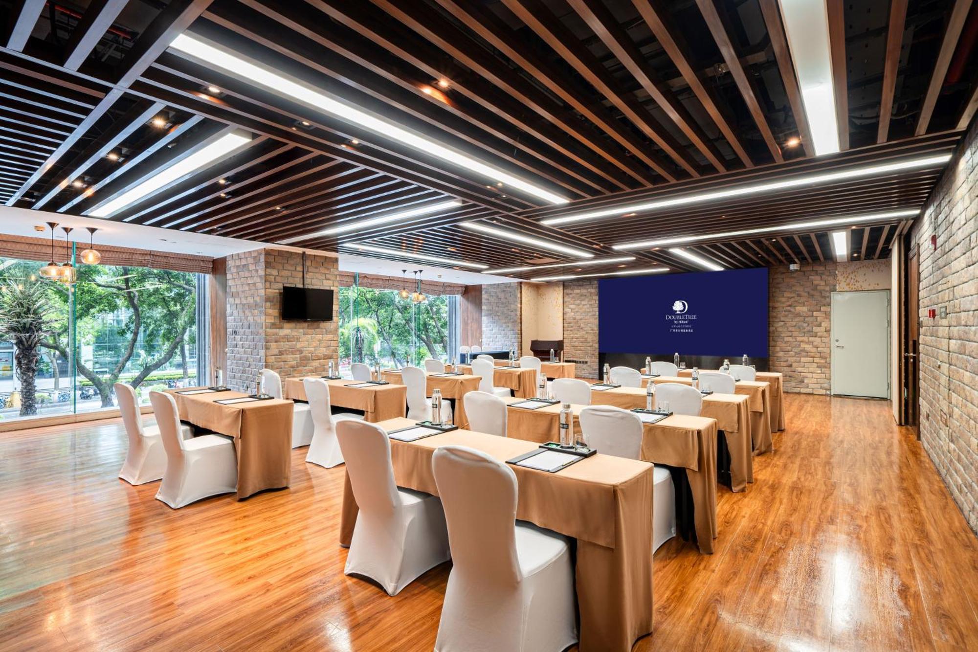 Doubletree By Hilton Guangzhou-Free Shuttle Bus To Canton Fair Complex & Overseas Buyer Registration Services During Canton Fair Period מראה חיצוני תמונה