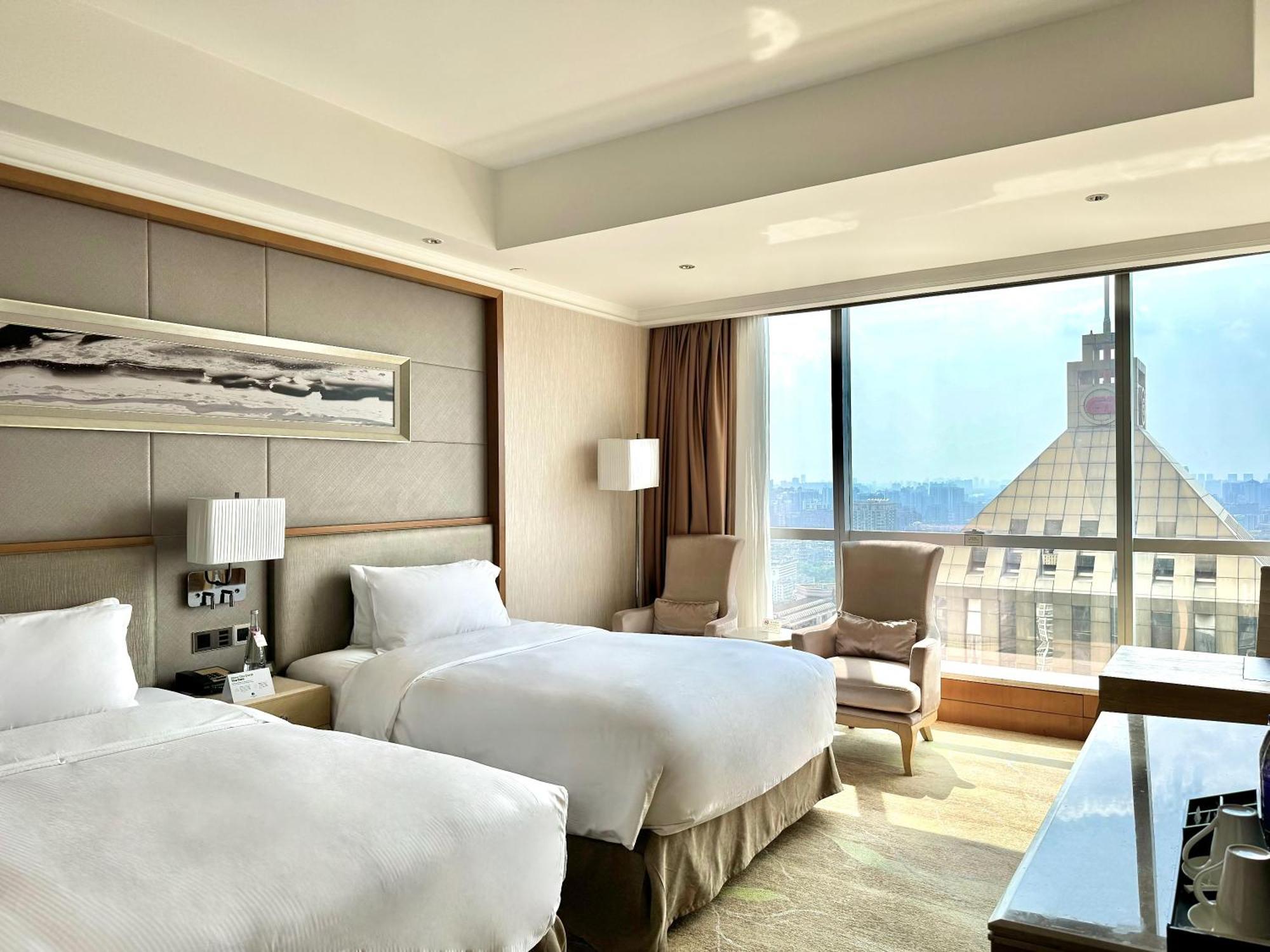 Doubletree By Hilton Guangzhou-Free Shuttle Bus To Canton Fair Complex & Overseas Buyer Registration Services During Canton Fair Period מראה חיצוני תמונה